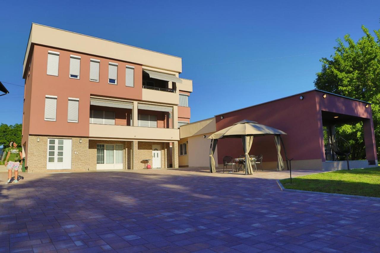 Apartment Vila Tara Bihać Exterior foto